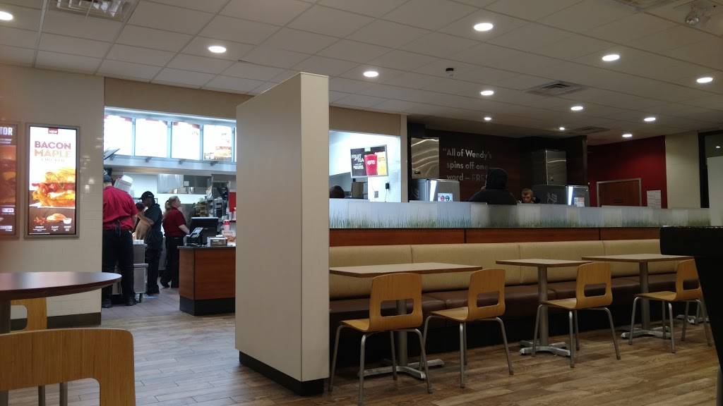 Wendys | restaurant | 5001 N Big Hollow Rd, Peoria, IL 61615, USA | 3096922359 OR +1 309-692-2359