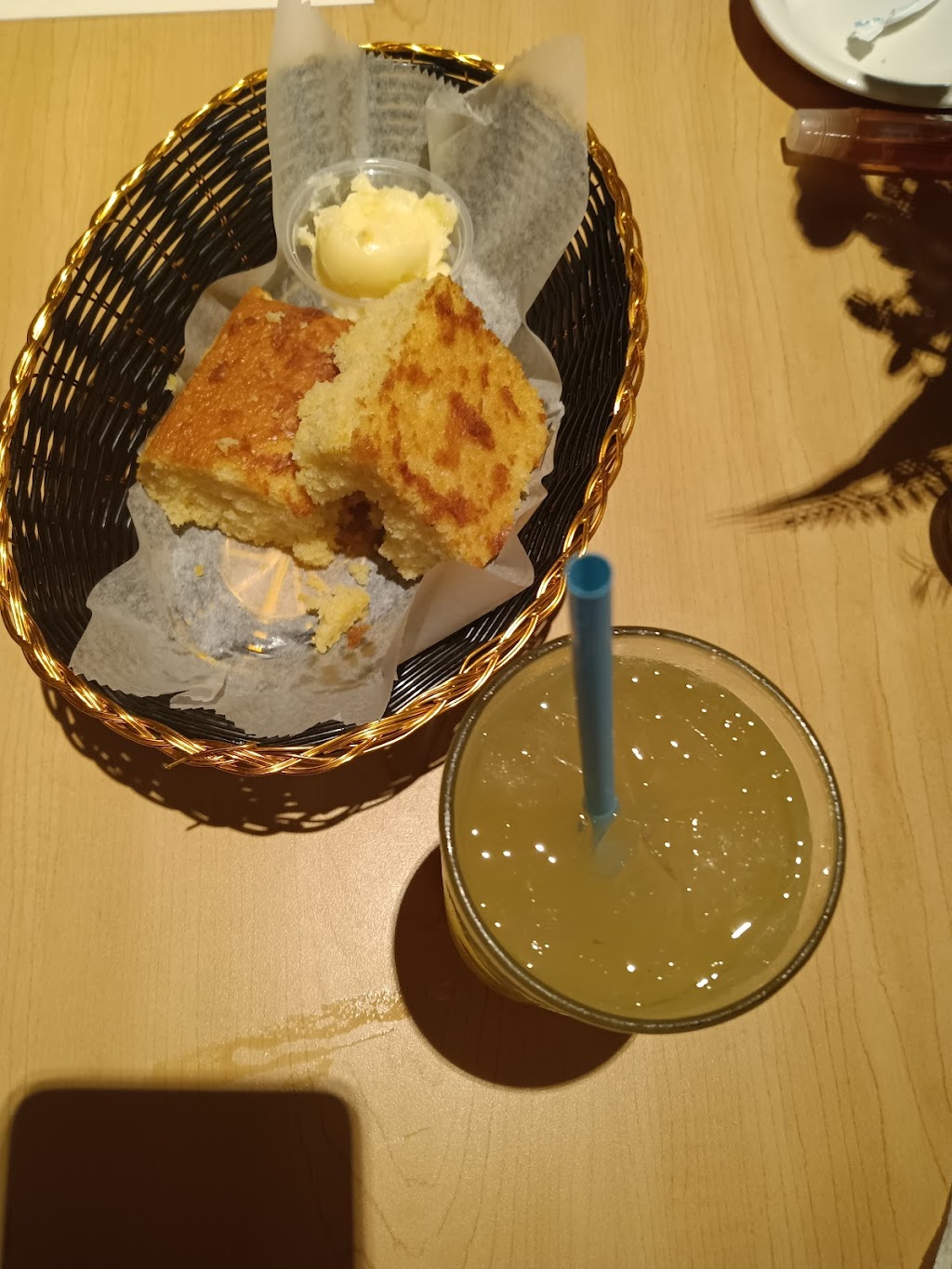 Leavanders 22 Southern Cuisine | restaurant | 123 S Indiana Ave, Atlantic City, NJ 08401, USA | 6094874444 OR +1 609-487-4444