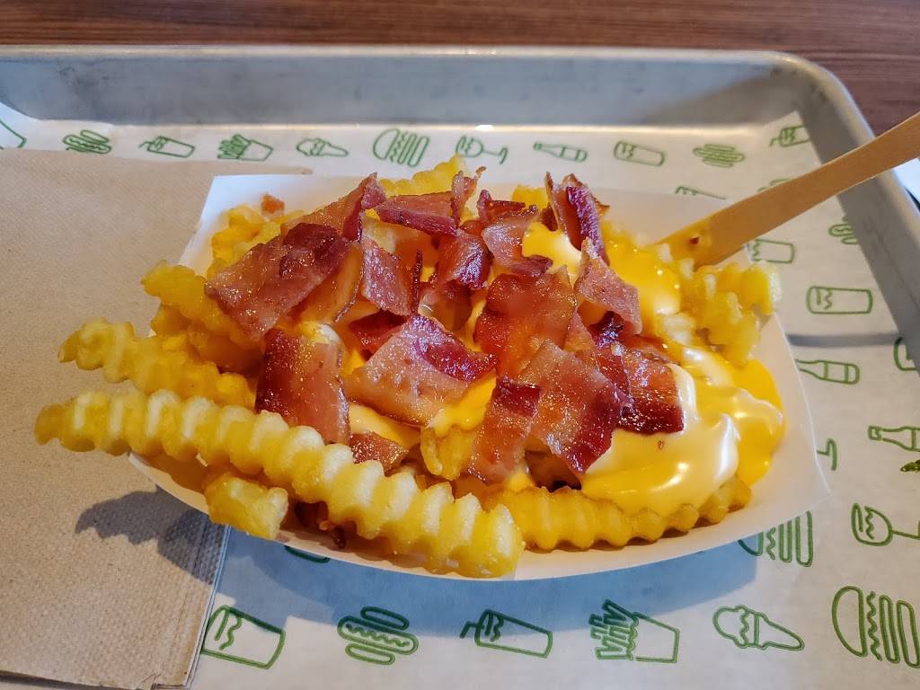 Shake Shack | restaurant | 2580 NE University Village St, Seattle, WA 98105, USA | 2064871283 OR +1 206-487-1283