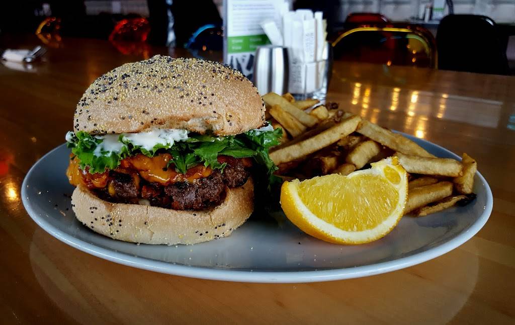 Chez Victor | restaurant | 2600 Avenue du Bourg-Royal, Québec, QC G1C 5S7, Canada | 4186612510 OR +1 418-661-2510