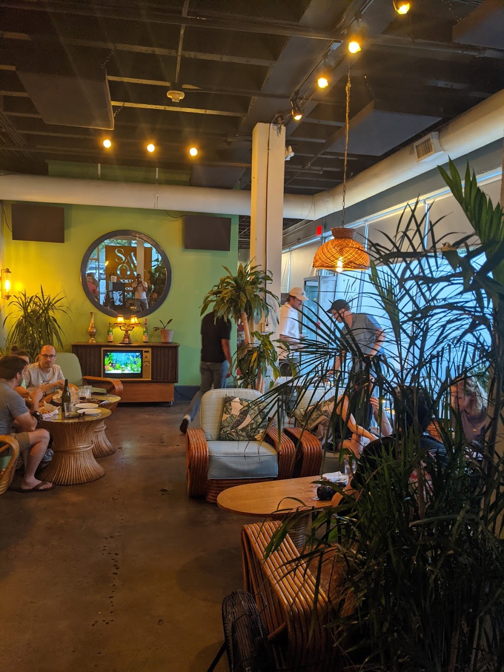 Savoy Society | restaurant | 102 E Liberty #109, Savannah, GA 31401, USA | 9126626665 OR +1 912-662-6665