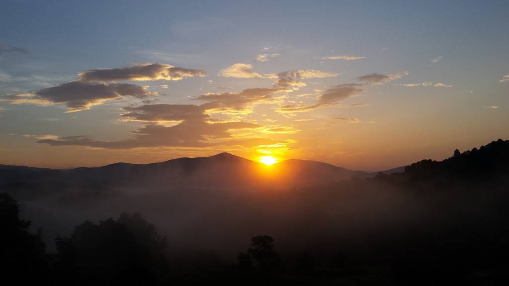 Mountain Creek Hideaway | restaurant | 108 Tall Pine Cir, Tellico Plains, TN 37385, USA | 4232617100 OR +1 423-261-7100