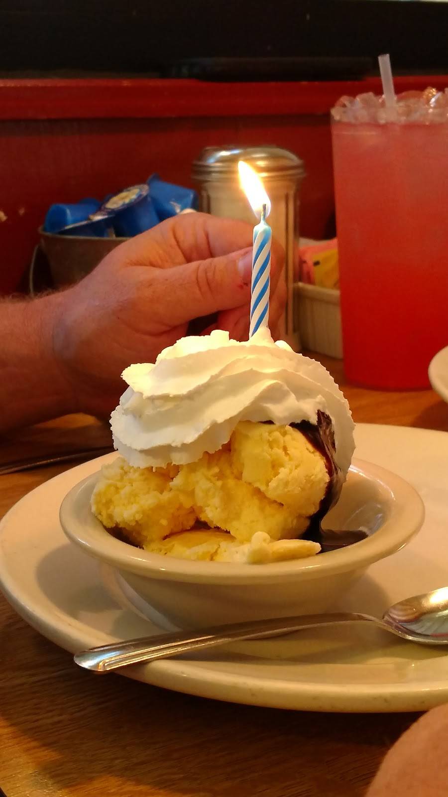 Molly Browns Country Cafe | cafe | 16575 Smoke Tree St, Hesperia, CA 92345, USA | 7609491212 OR +1 760-949-1212