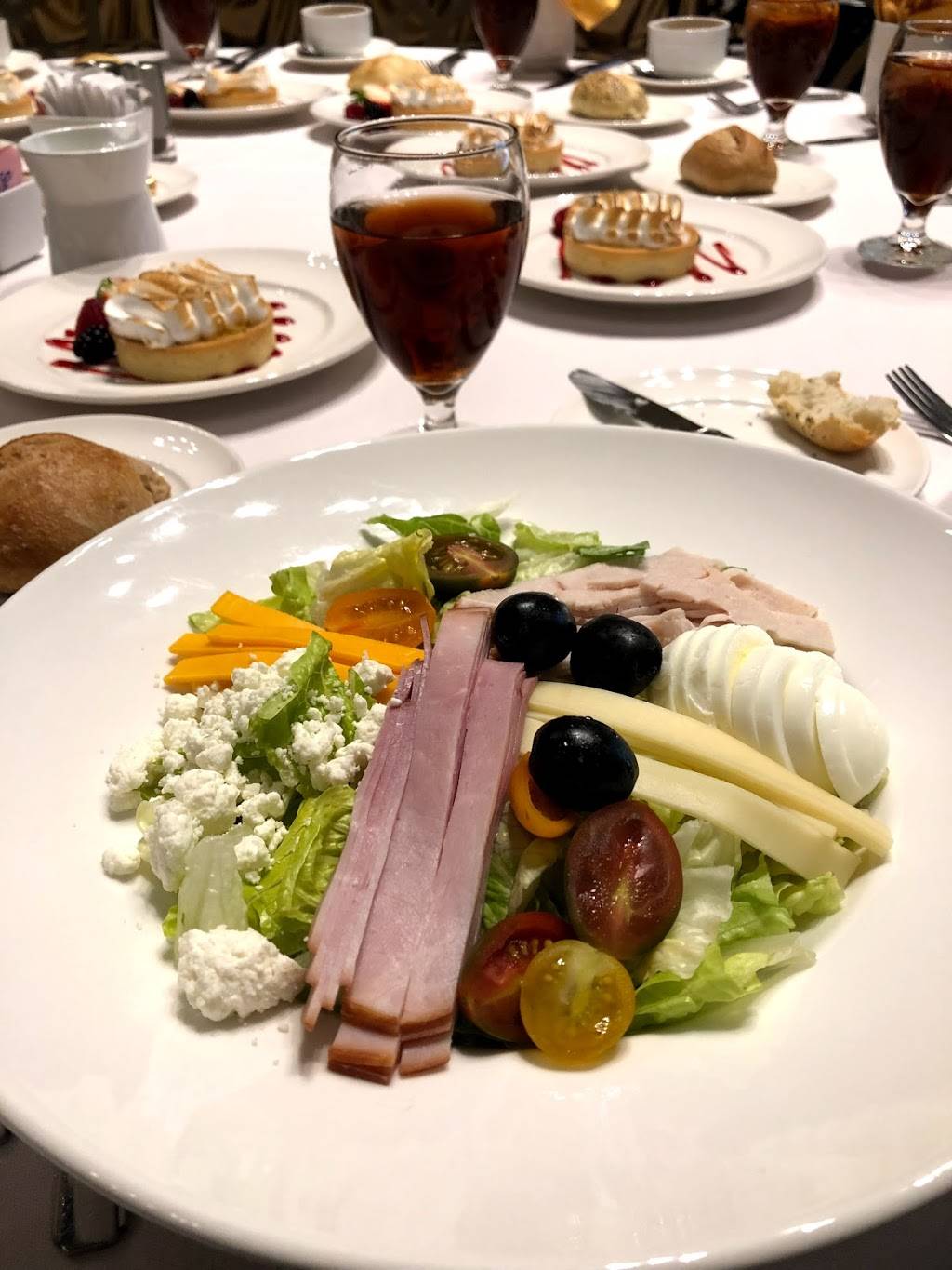 Beacon Club | restaurant | 5830 Portage Rd, Portage, MI 49002, USA | 2693439000 OR +1 269-343-9000