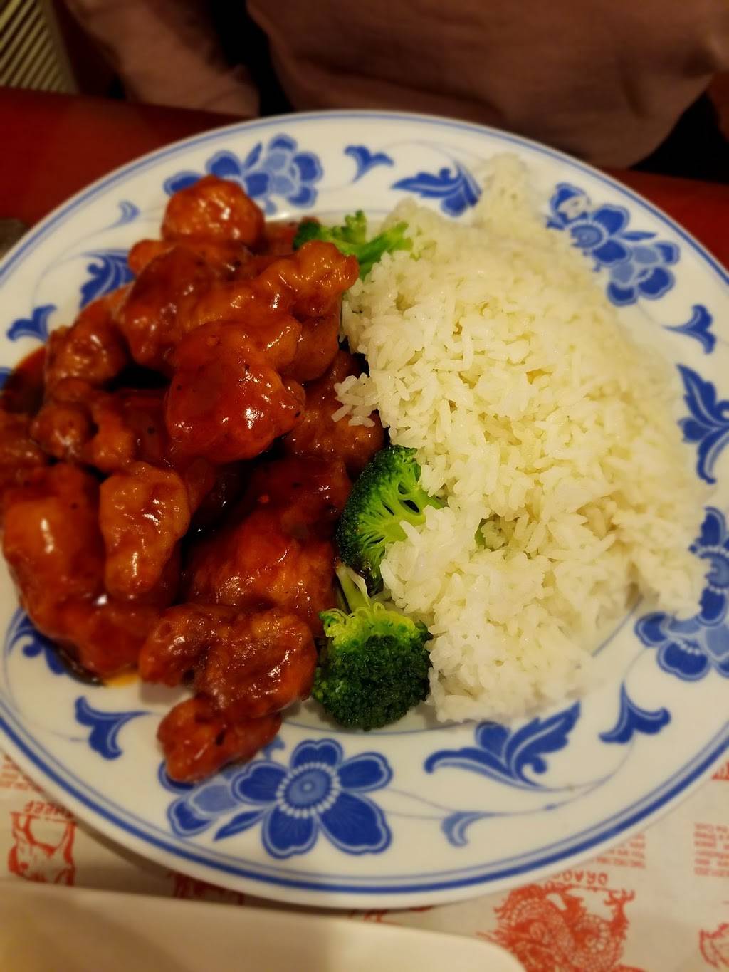 Main Moon | restaurant | 11 College St # H, South Hadley, MA 01075, USA | 4135338839 OR +1 413-533-8839