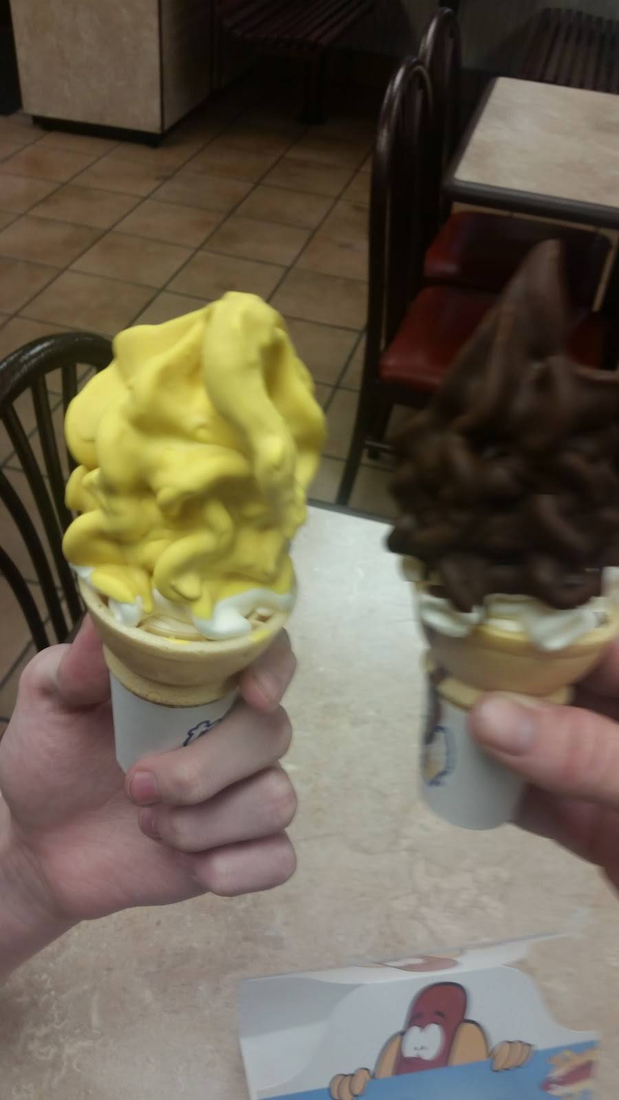 Wienerschnitzel | restaurant | 555 W Shaw Ave, Clovis, CA 93612, USA | 5592988905 OR +1 559-298-8905