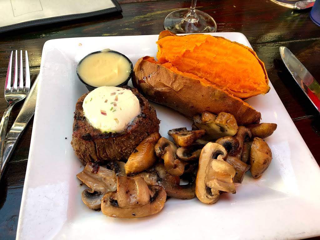 Tuscan Moon Grill on Fifth | restaurant | 203 5th St, Kalona, IA 52247, USA | 3196563315 OR +1 319-656-3315