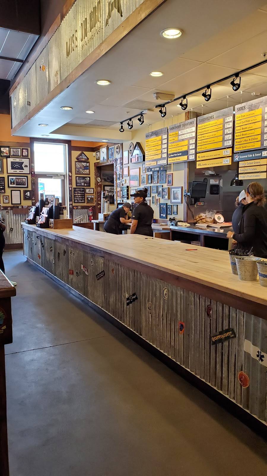 MISSION BBQ | restaurant | 968 W Mitchell Hammock Rd, Oviedo, FL 32765, USA | 4074793386 OR +1 407-479-3386