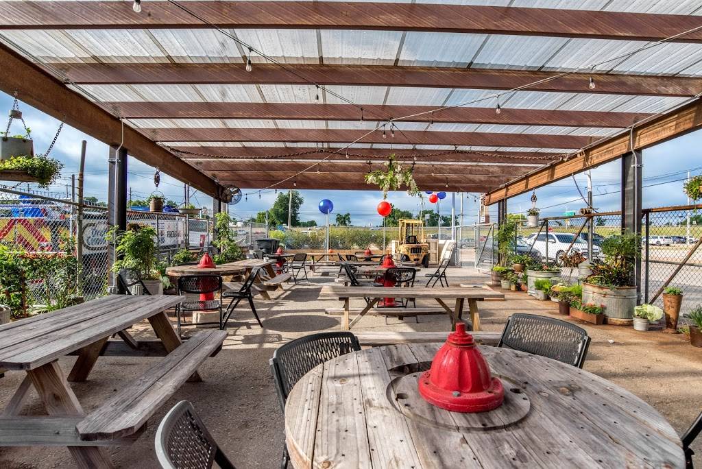 Flying Heart Brewing & Pub | restaurant | 700 Barksdale Blvd, Bossier City, LA 71111, USA | 3185847039 OR +1 318-584-7039