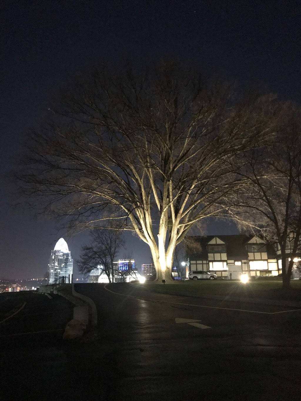 Highland Tower Apartments Mount Adams | restaurant | 1071 Celestial St, Cincinnati, OH 45202, USA | 5132412121 OR +1 513-241-2121