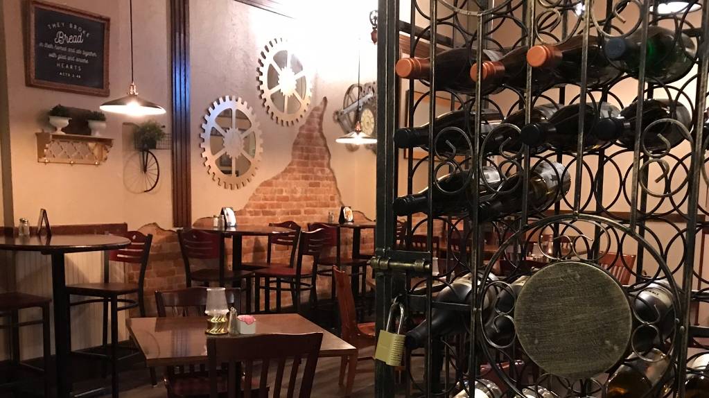 1946 Berrys Restaurant | restaurant | 15 W Main St, Norwalk, OH 44857, USA | 4196682394 OR +1 419-668-2394