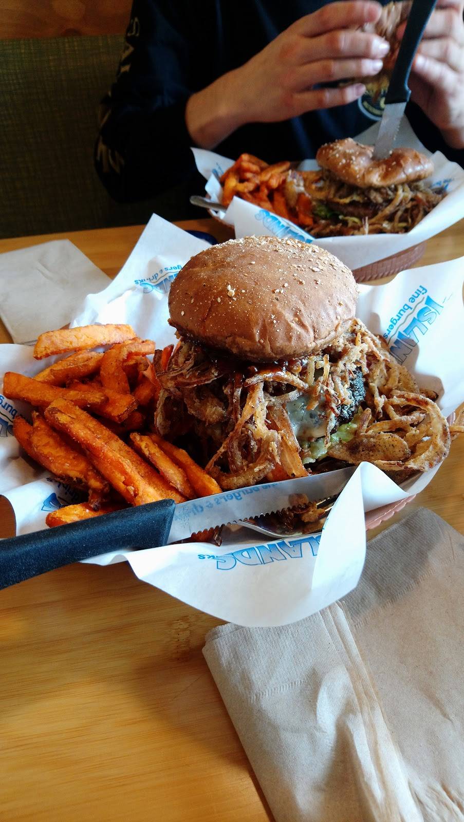 Islands Restaurant Santa Barbara | restaurant | 3825 State St, Santa Barbara, CA 93105, USA | 8059460044 OR +1 805-946-0044