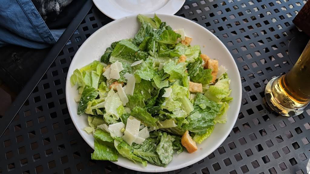 Connies Pizza | restaurant | 2373 S Archer Ave, Chicago, IL 60616, USA | 3123263443 OR +1 312-326-3443