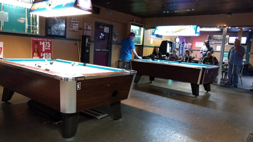 Biggens Bar and Billiards | restaurant | 858 W Green St, Decatur, IL 62522, USA | 2174226360 OR +1 217-422-6360