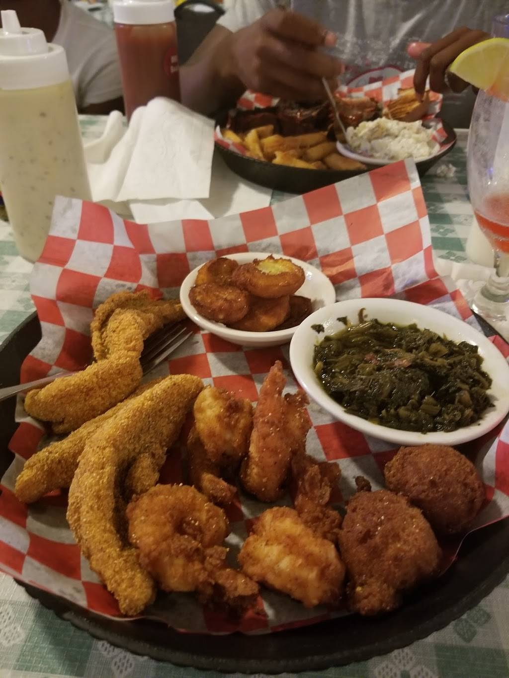The Hollywood Cafe | restaurant | 1585 Old Commerce Rd, Robinsonville, MS 38664, USA | 6623631225 OR +1 662-363-1225
