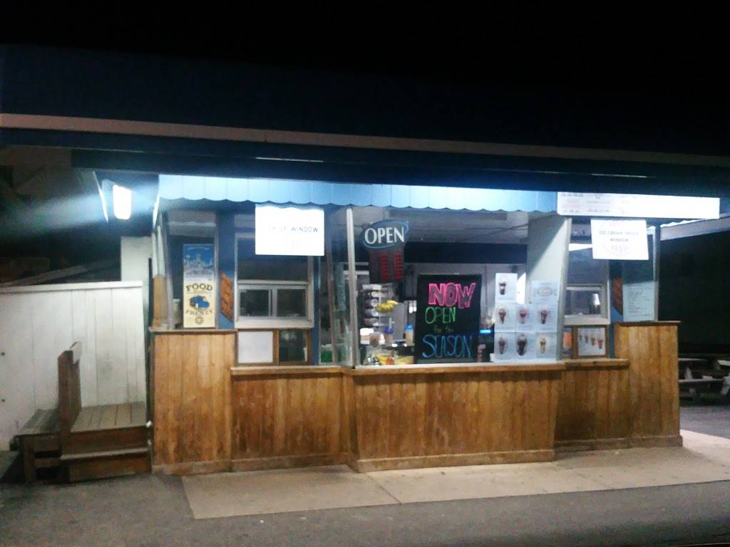 The Freeze | restaurant | 131 Hawley St, Grayslake, IL 60030, USA | 8472232262 OR +1 847-223-2262