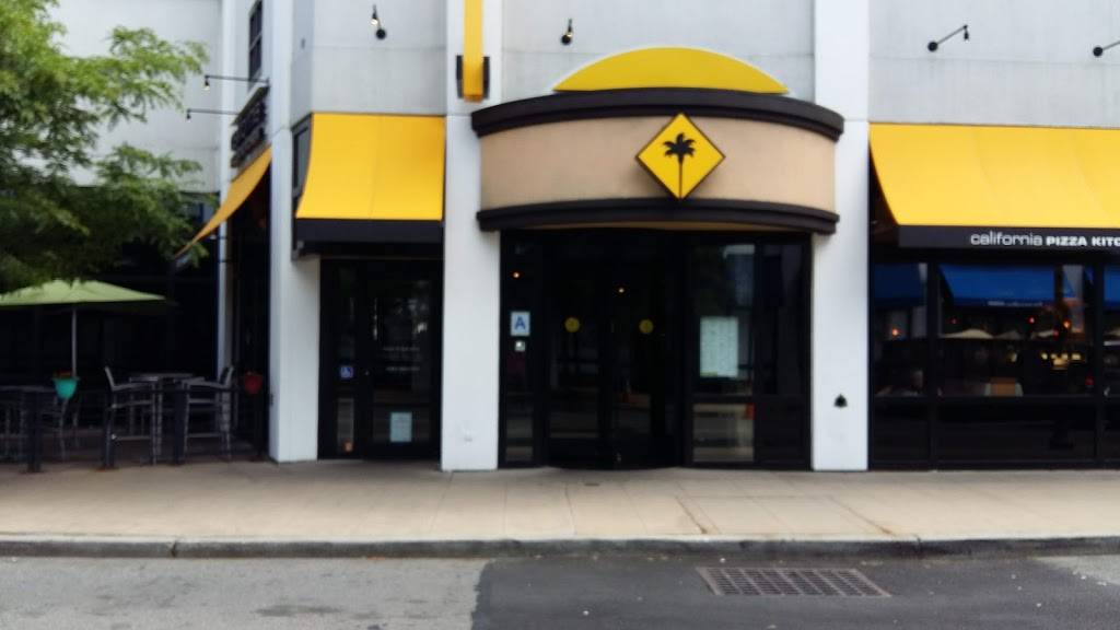 California Pizza Kitchen | restaurant | Atlas Park, 7103 80th St #7101, Glendale, NY 11385, USA | 7188949400 OR +1 718-894-9400