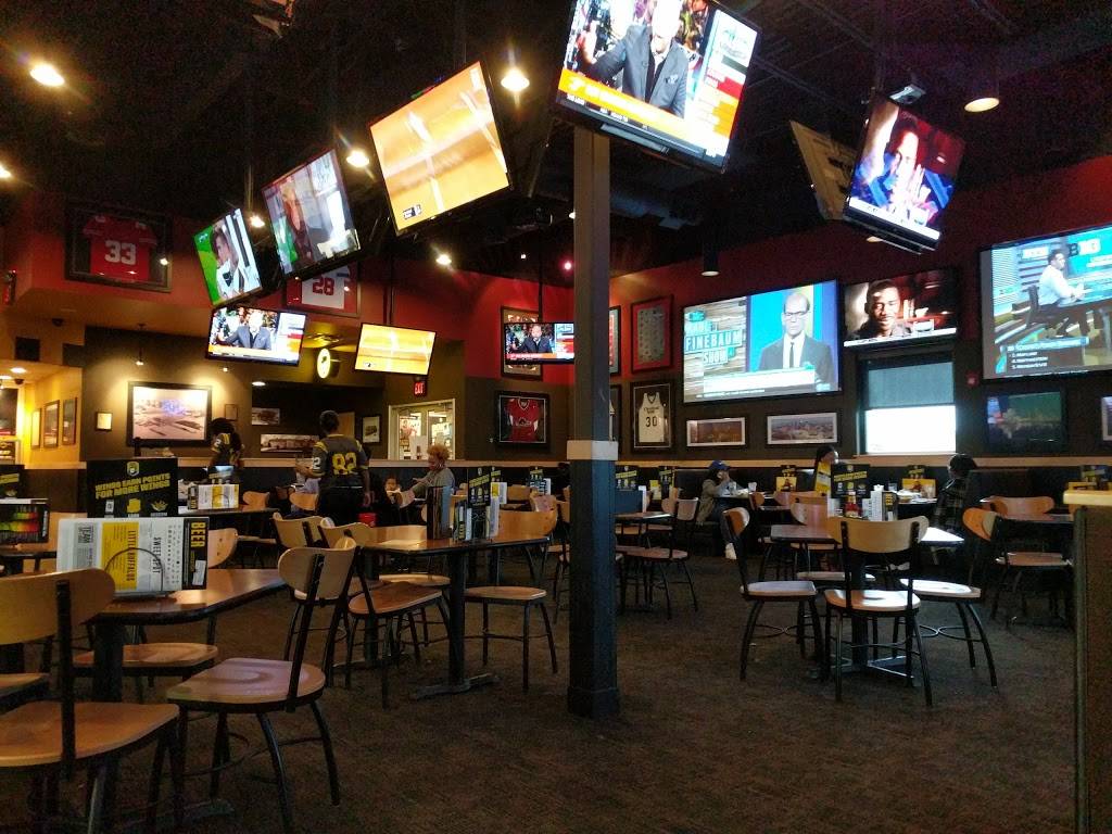 Buffalo Wild Wings | restaurant | 26200 Harvard Rd, Warrensville Heights, OH 44122, USA | 2168969464 OR +1 216-896-9464