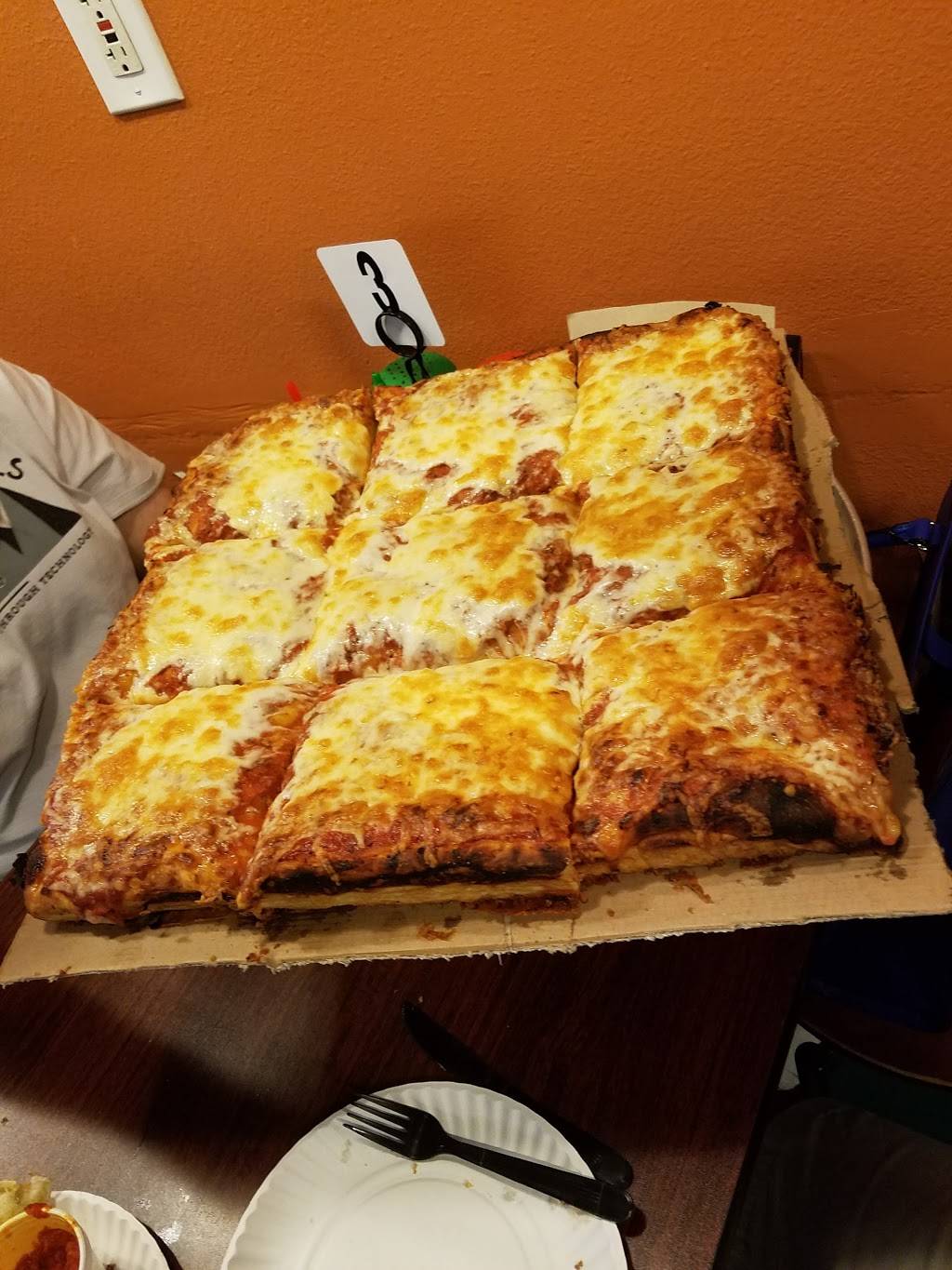 Brooklyn Pizza | restaurant | 890 S Monaco Pkwy #7, Denver, CO 80224, USA | 3033555777 OR +1 303-355-5777