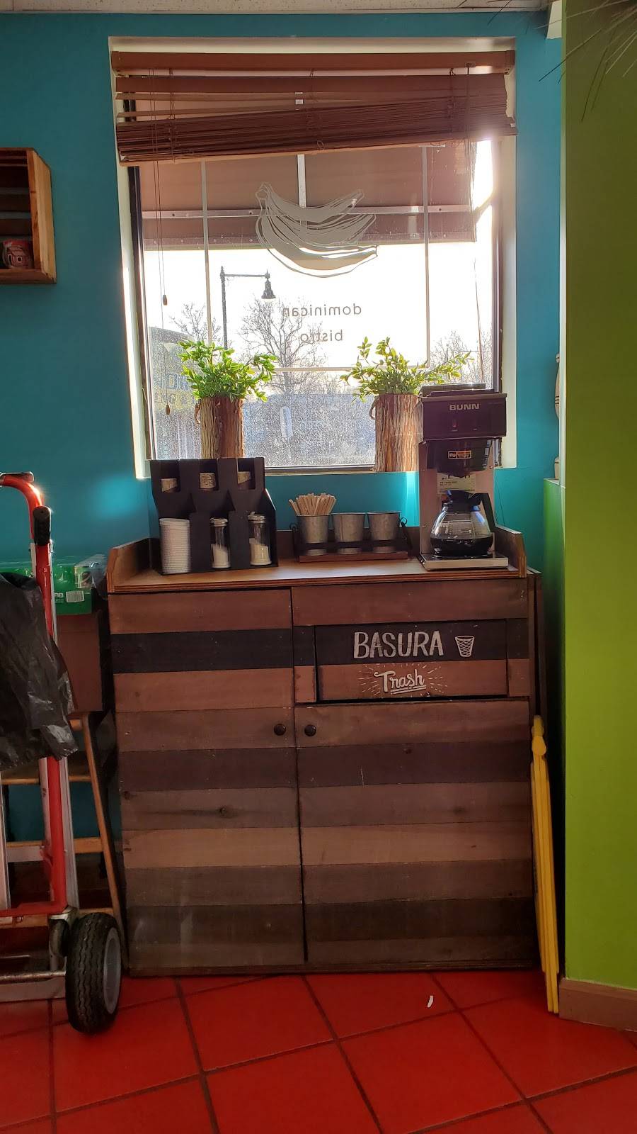 Mangú Dominican Bistro | restaurant | 264 Hyde Park Ave, Boston, MA 02130, USA | 6175222455 OR +1 617-522-2455