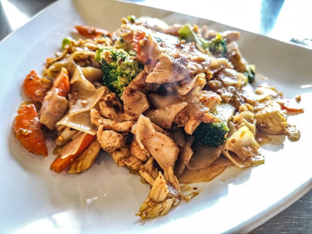 Aungs Bangkok Cafe | restaurant | 1225 E Hampden Ave, Englewood, CO 80113, USA | 3038069354 OR +1 303-806-9354