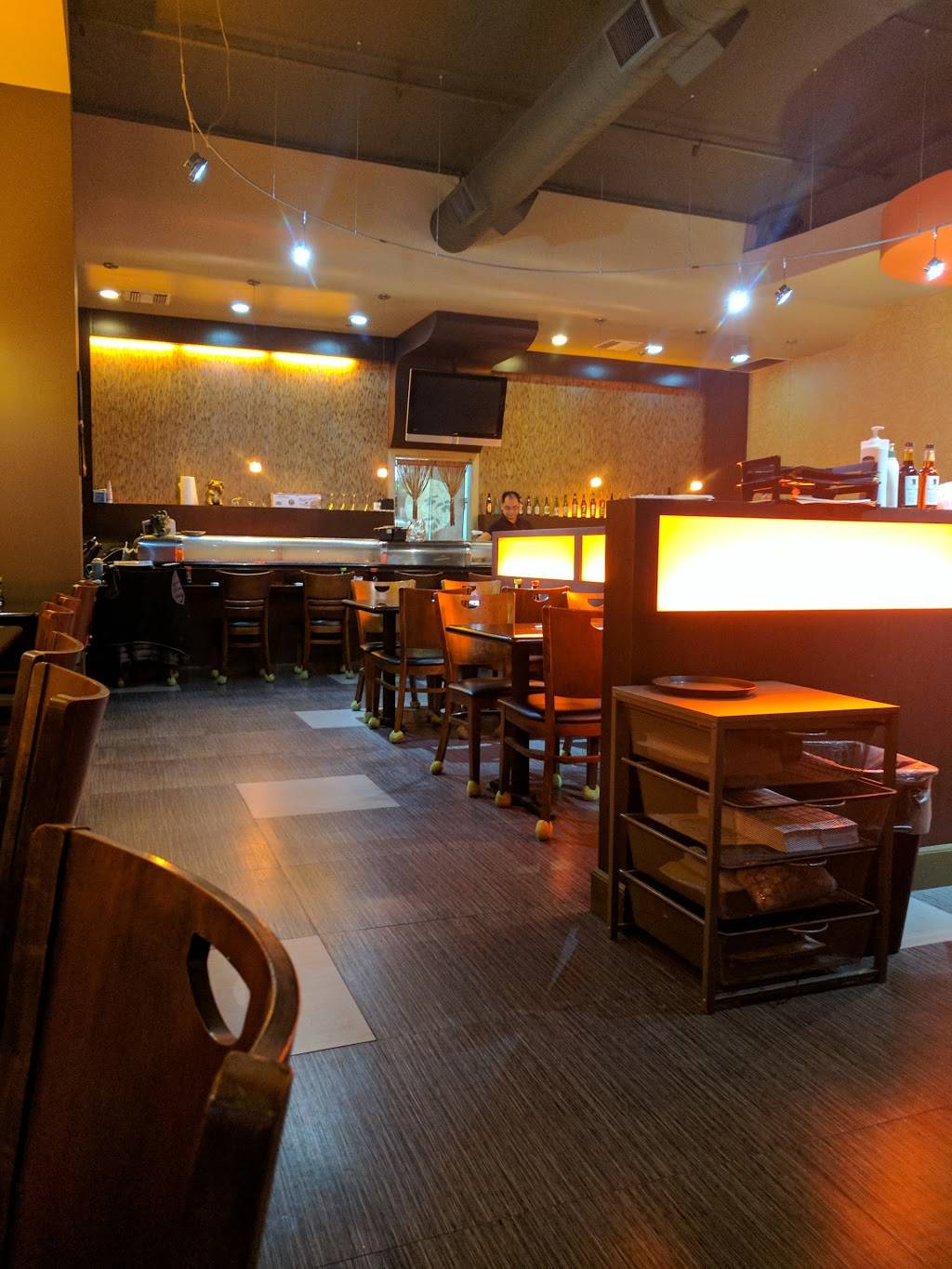 Yomama Sushi | restaurant | 4900 Verdugo Way, Camarillo, CA 93012, USA | 8053840677 OR +1 805-384-0677