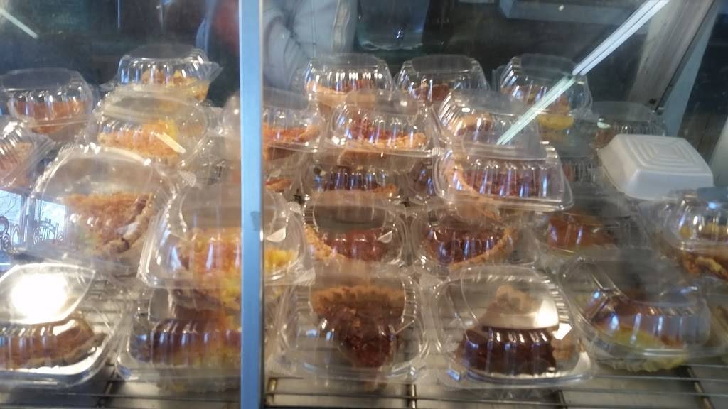 Copper Kettle | restaurant | 170 N Memphis St, Holly Springs, MS 38635, USA | 6625511022 OR +1 662-551-1022