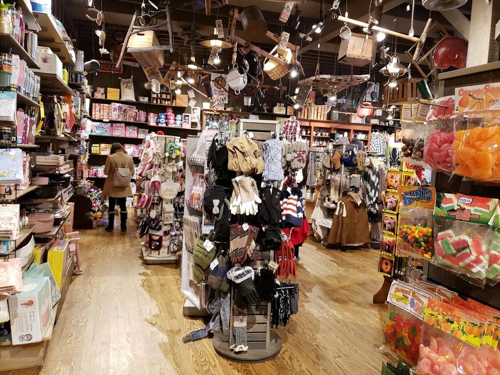 Cracker Barrel Old Country Store | restaurant | 4 Tower Way, Clifton Park, NY 12065, USA | 5183738156 OR +1 518-373-8156