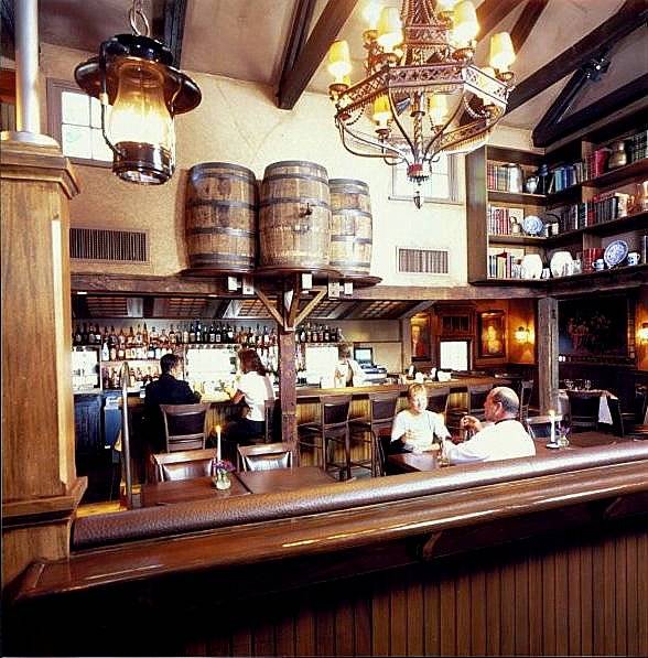 Vickers Restaurant | restaurant | 192 East Welsh Pool Road, (on the corner of Gordon Drive), Exton, PA 19341, USA | 6103637998 OR +1 610-363-7998