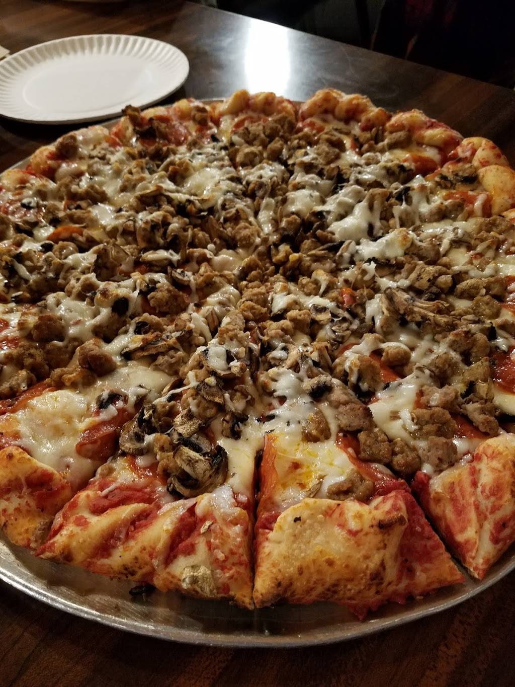 Howie & Sons Pizza Parlor | restaurant | 2430 S Mooney Blvd, Visalia, CA 93277, USA | 5597327949 OR +1 559-732-7949