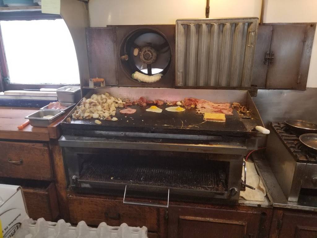 Arthurs Diner | restaurant | 112 Bridge St, Lowell, MA 01852, USA | 9784528647 OR +1 978-452-8647