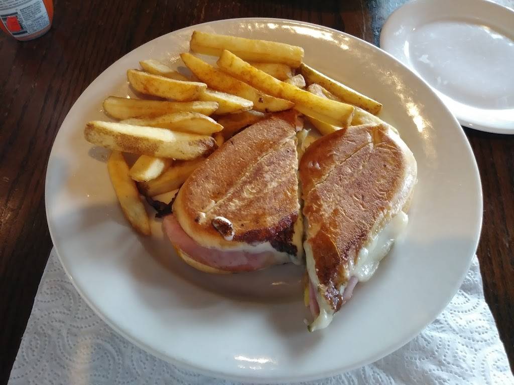 Hickory Tavern | restaurant | 2982 N Center St, Hickory, NC 28601, USA | 8283222699 OR +1 828-322-2699