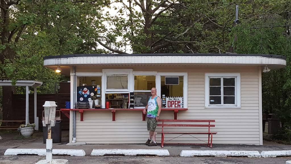 Bings Drive-In | restaurant | 3613 S Main St, Rockford, IL 61102, USA | 8159688663 OR +1 815-968-8663