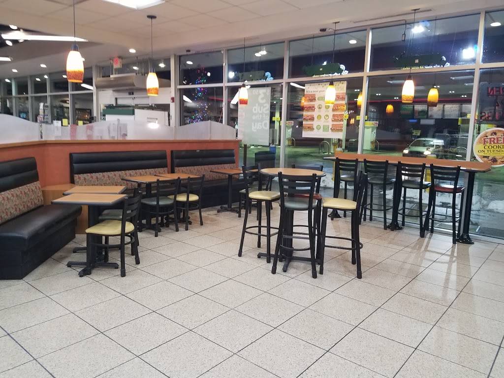 Subway Restaurants | restaurant | 9201 W Golf Rd, Des Plaines, IL 60016, USA | 8475445064 OR +1 847-544-5064