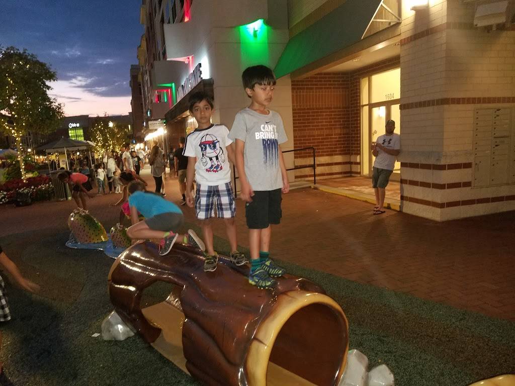 Ritas Italian Ice & Frozen Custard | restaurant | 1606 Village Market Boulevard Southeast #100, Leesburg, VA 20175, USA | 7037714600 OR +1 703-771-4600