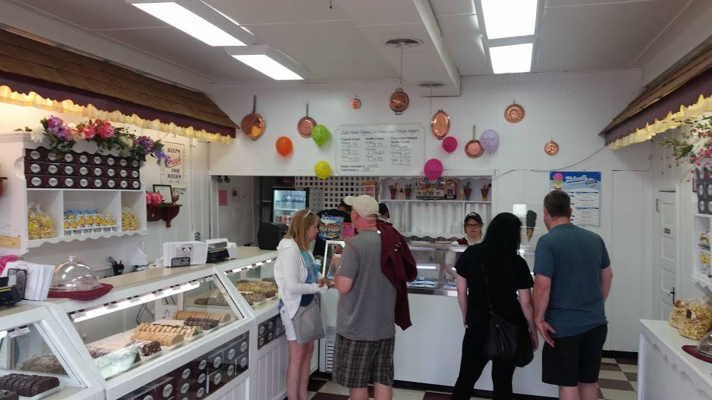 Zacks Kandy Haus | restaurant | 260 N State St, St Ignace, MI 49781, USA | 9066436289 OR +1 906-643-6289