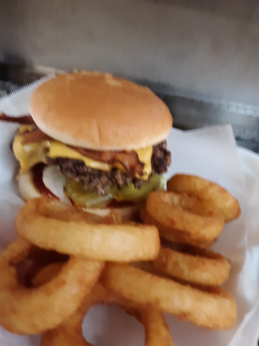 Dons Place & Gift Closet | restaurant | 230 N Broadway Ave, Protection, KS 67127, USA | 6206224365 OR +1 620-622-4365