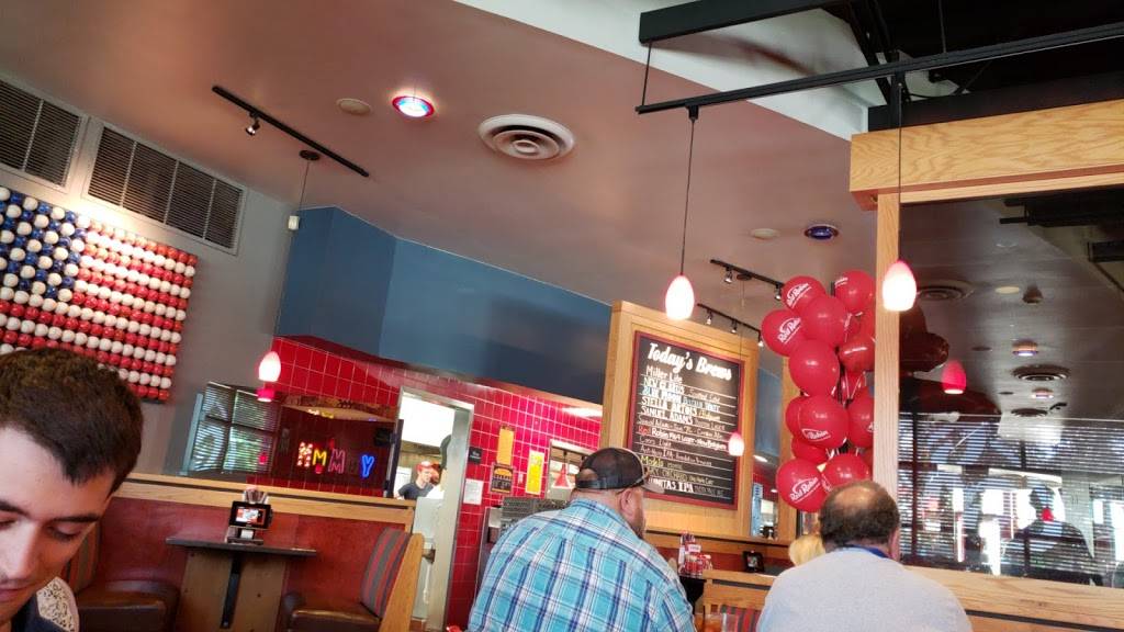 Red Robin Gourmet Burgers and Brews | restaurant | 6522 Monona Dr, Monona, WI 53716, USA | 6082231390 OR +1 608-223-1390