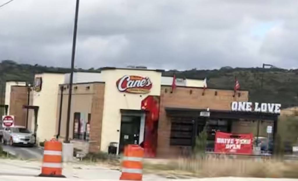 Raising Canes Chicken Fingers | meal takeaway | 1201 Junction Hwy, Kerrville, TX 78028, USA | 8302573974 OR +1 830-257-3974