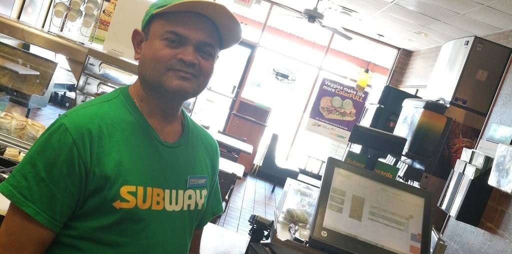 Subway | restaurant | 2735 S Wayne Rd, Westland, MI 48186, USA | 7343260404 OR +1 734-326-0404