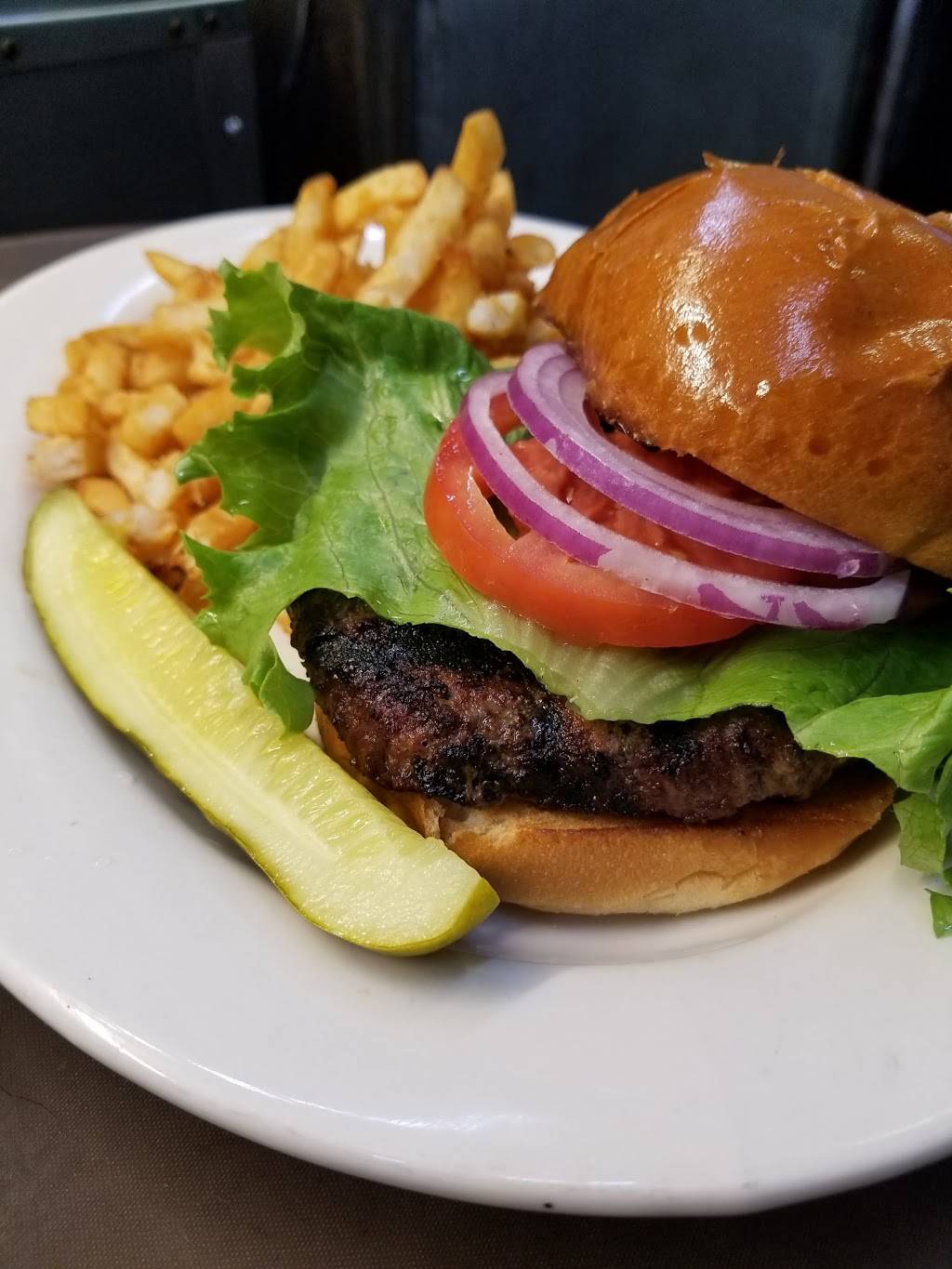 Collegian Court Restaurant | restaurant | 89 Park St, Chicopee, MA 01013, USA | 4133314444 OR +1 413-331-4444