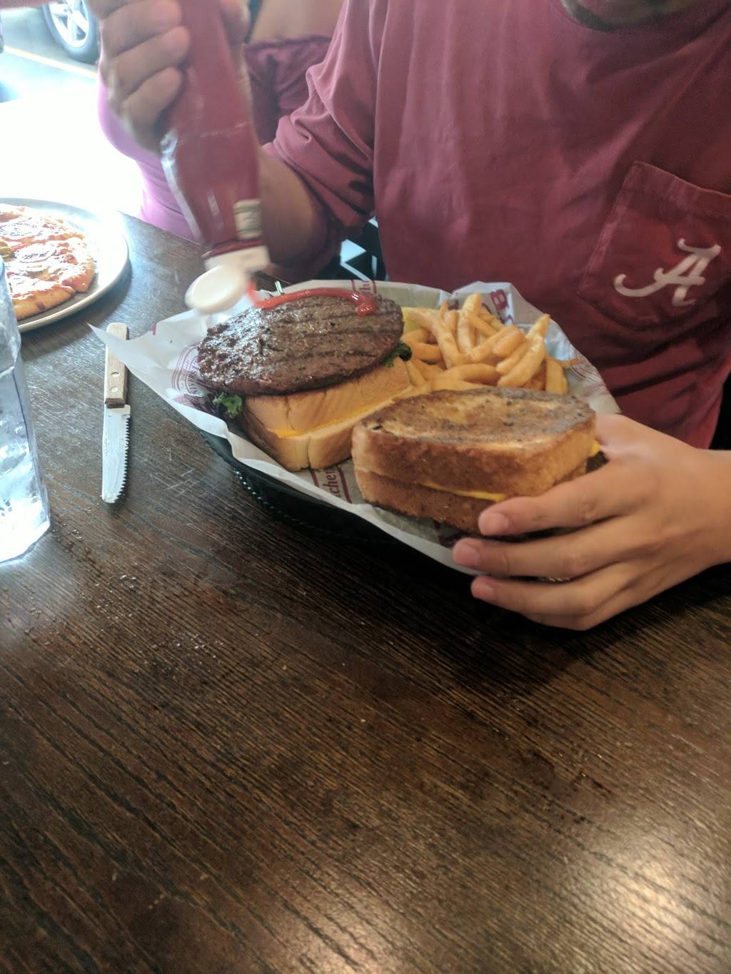 Fletchers Pub | restaurant | 7177 W Q Ave, Kalamazoo, MI 49009, USA | 2693723188 OR +1 269-372-3188