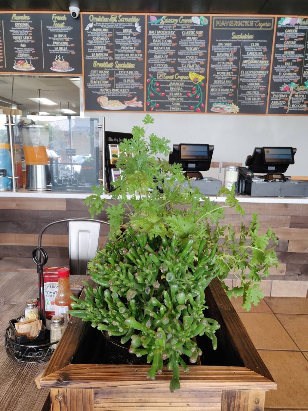 Mavericks Creperie | restaurant | 146 San Mateo Rd, Half Moon Bay, CA 94019, USA | 6507135298 OR +1 650-713-5298