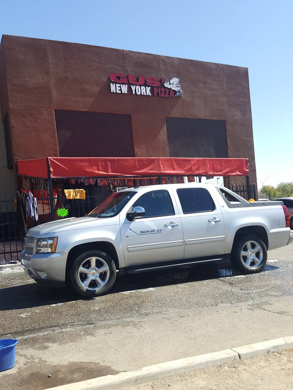 Guss New York Pizza & Bar | restaurant | 13824 W McDowell Rd #100, Goodyear, AZ 85395, USA | 6239354488 OR +1 623-935-4488