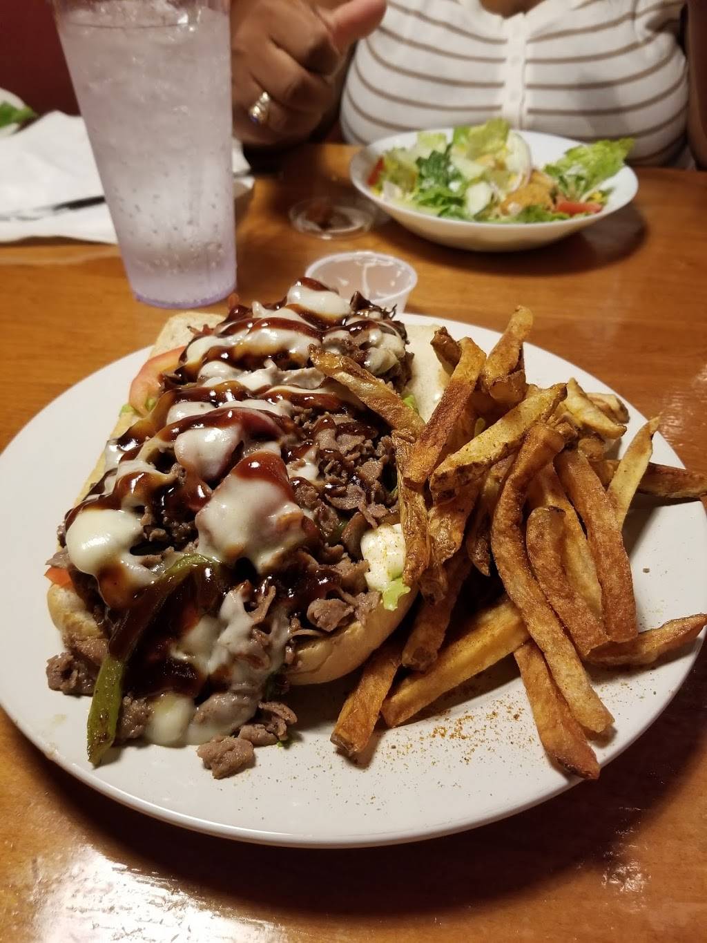 Fattys Taphouse | restaurant | 10101 Jefferson Davis Hwy, Fredericksburg, VA 22407, USA | 5406934747 OR +1 540-693-4747