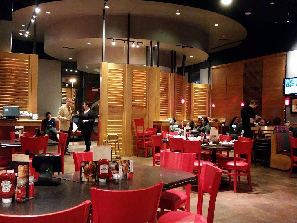 Red Robin Gourmet Burgers and Brews | restaurant | 1555 Simi Town Center Way, Simi Valley, CA 93065, USA | 8055839111 OR +1 805-583-9111