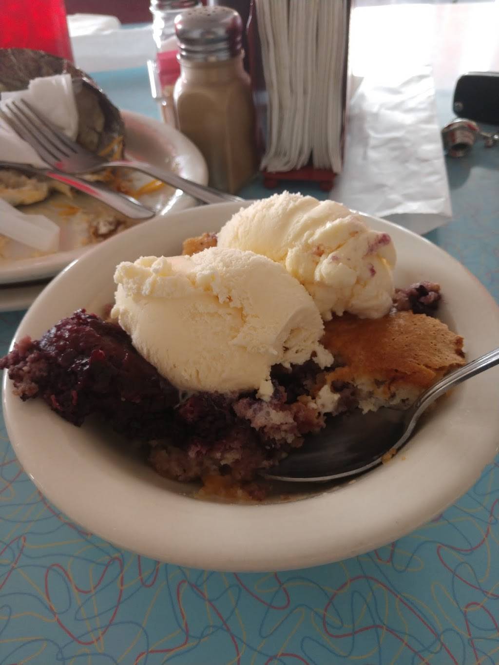 FAT BOYS BBQ | restaurant | 16601 Russell St, St Paul, VA 24283, USA | 2764551623 OR +1 276-455-1623