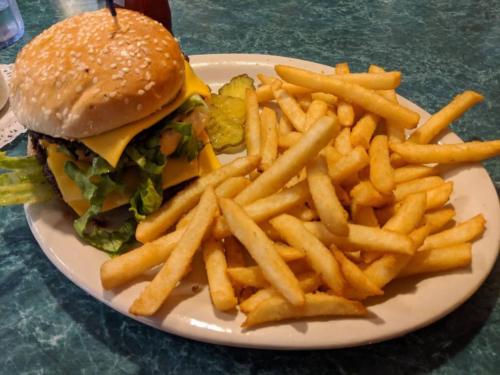 Julies Cafe & Catering | restaurant | 1685 Main St, Green Bay, WI 54302, USA | 9204693366 OR +1 920-469-3366