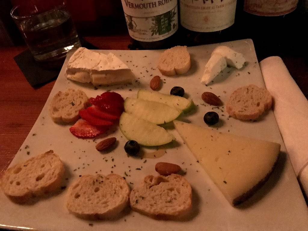 The Collins Bar | restaurant | 2125 2nd Ave N, Birmingham, AL 35203, USA | 2053237995 OR +1 205-323-7995