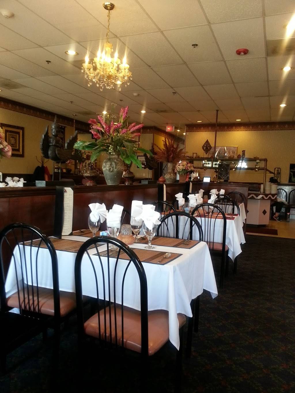 Bangkok House Restaurant | restaurant | 4698 S Whitnall Ave, St Francis, WI 53235, USA | 4144829838 OR +1 414-482-9838